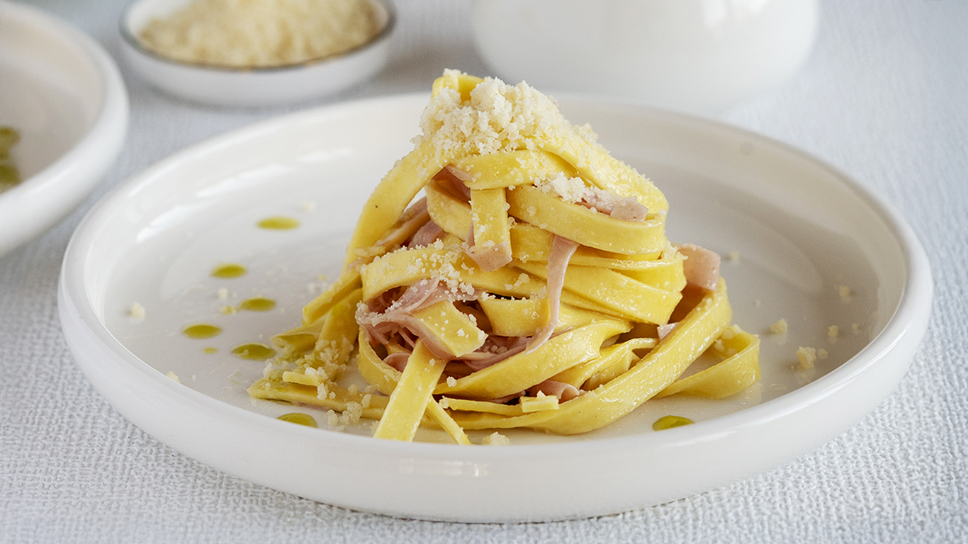 Bologna<br>Tagliatelle s mortadelou